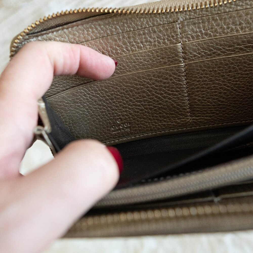 Gucci GG Supreme Zip Around Canvas Wallet w/ Bamboo Tassel & Gold Leather Trim - Picture 10 of 13